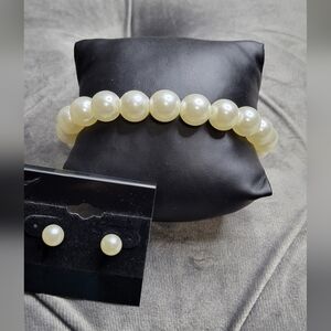 White Pearl Style Bracelet & Earring Set